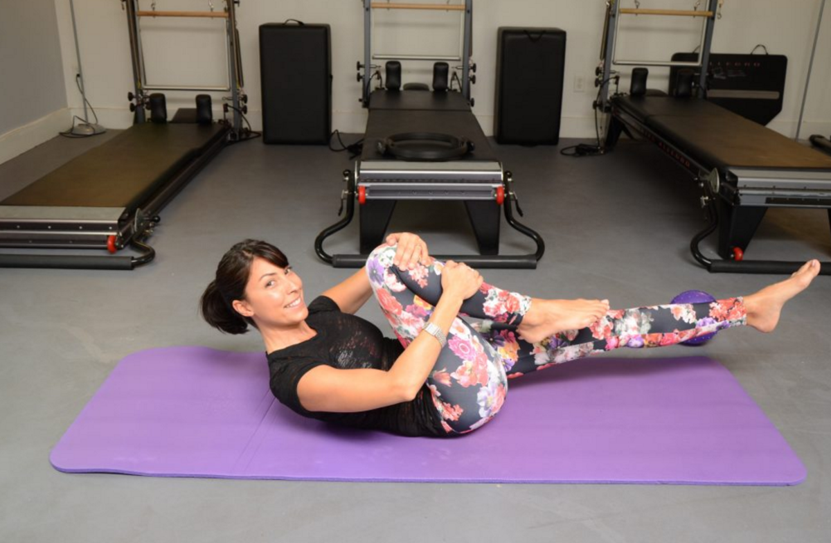 Single Leg Knee Tuck: Reformer Pilates Exercise
